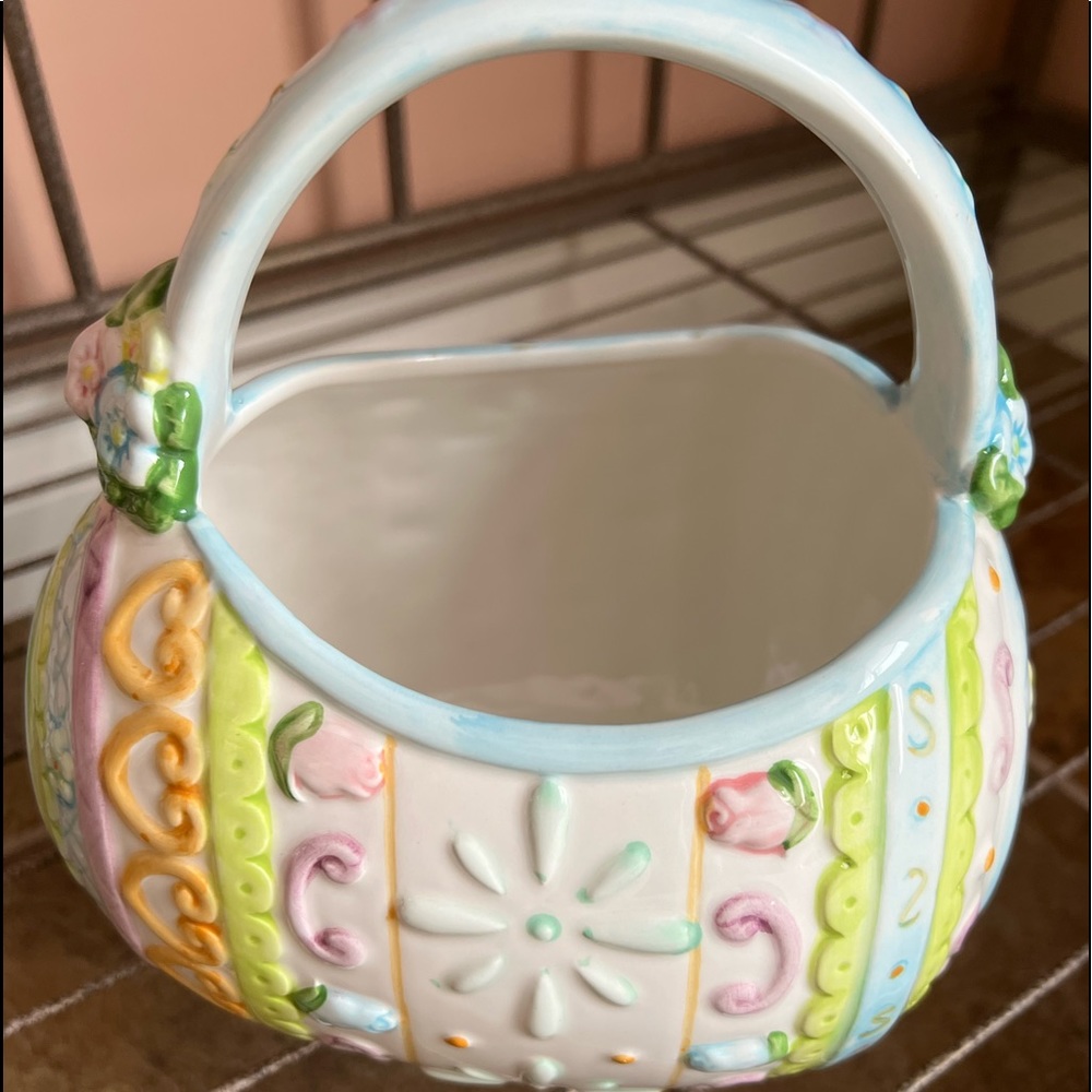 CERAMIC EGG BASKET - COLORFUL - LIKE NEW CONDITION - NO CHIPS - NO CRACKS
